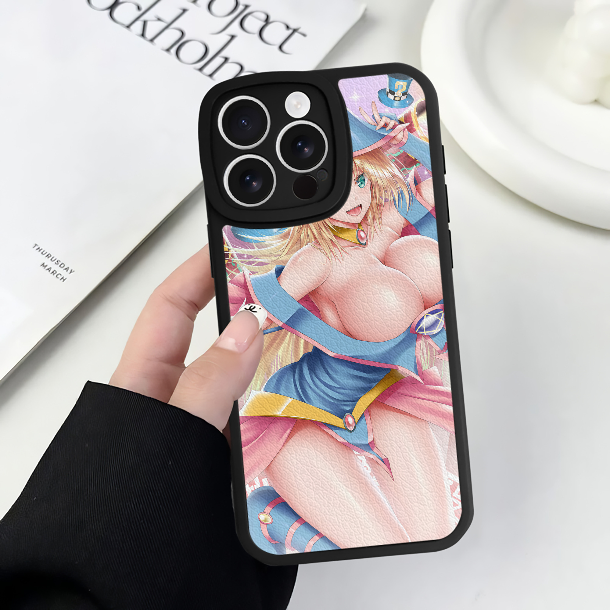（画像用） 遊☆戯☆王 Yu-Gi-Oh! 【iPhone 16シリーズ対応】シリコンスマホケース（レザー調） 材質：シリコン